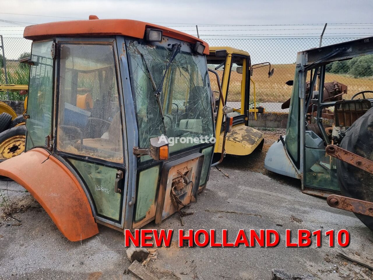 New Holland LB110 hytt till bandtraktor för delar